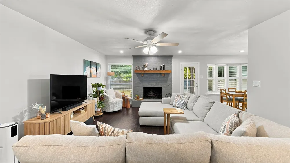 1800 Lexington Place Bedford, TX 76022