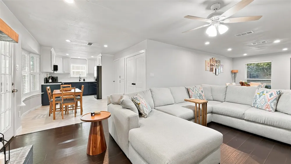 1800 Lexington Place Bedford, TX 76022
