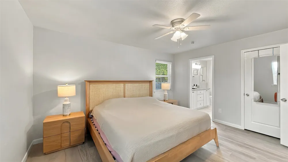 1800 Lexington Place Bedford, TX 76022