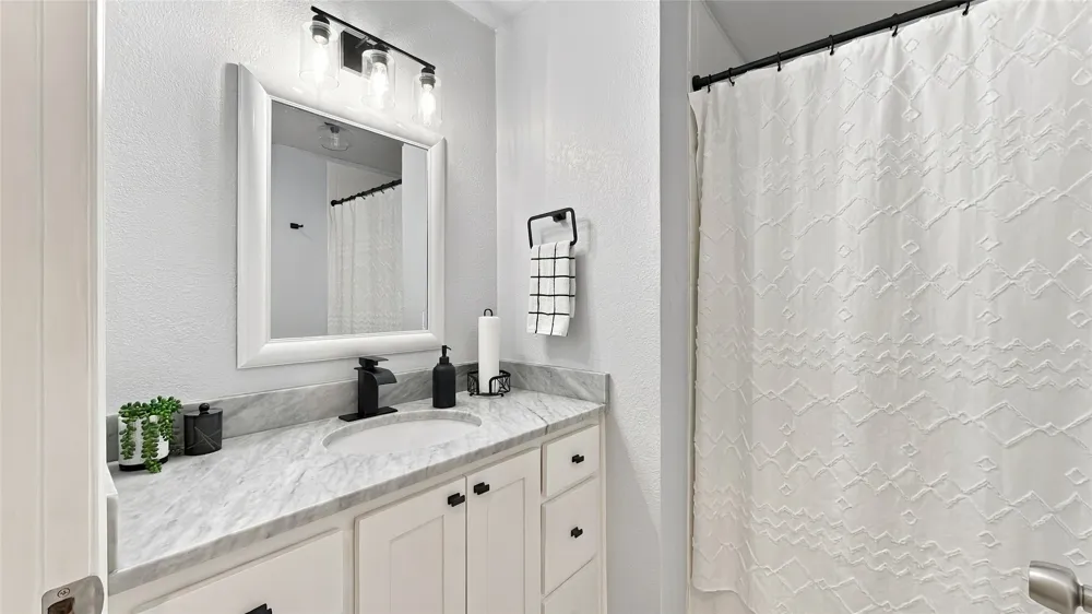 1800 Lexington Place Bedford, TX 76022