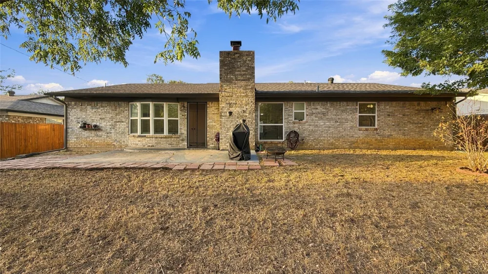 1800 Lexington Place Bedford, TX 76022