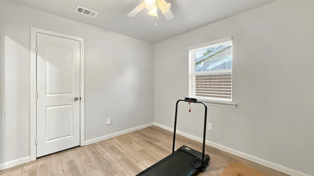 1800 Lexington Place Bedford, TX 76022