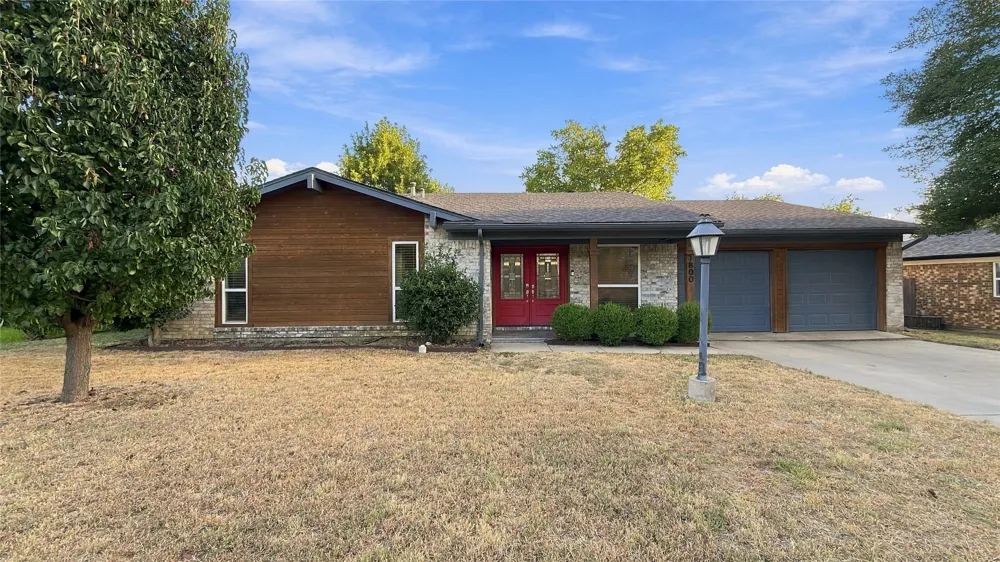 1800 Lexington Place Bedford, TX 76022