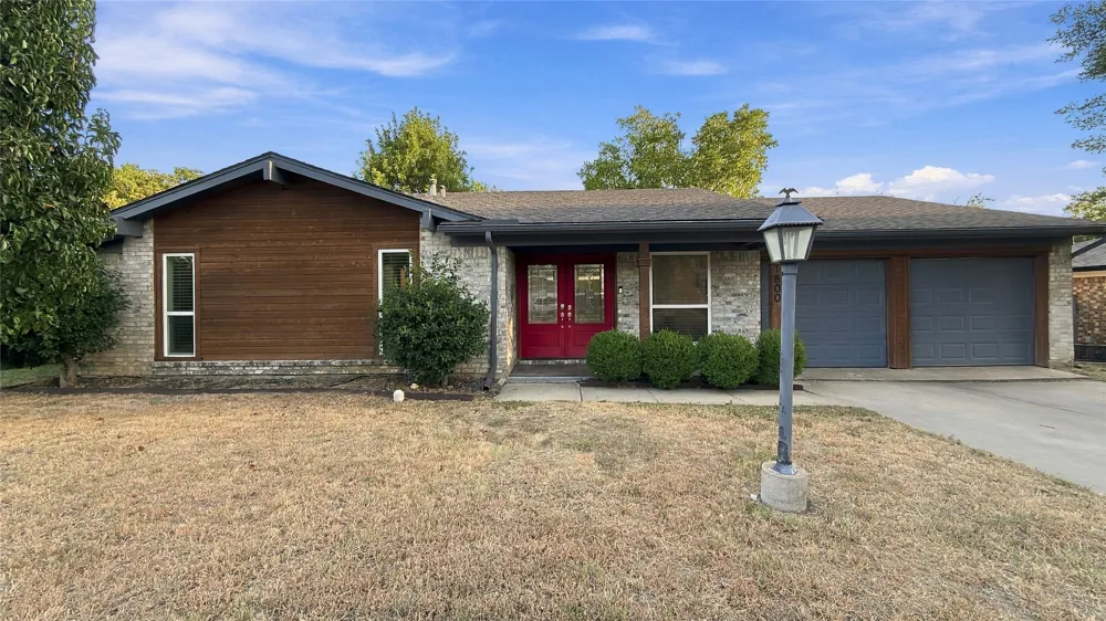 1800 Lexington Place Bedford, TX 76022
