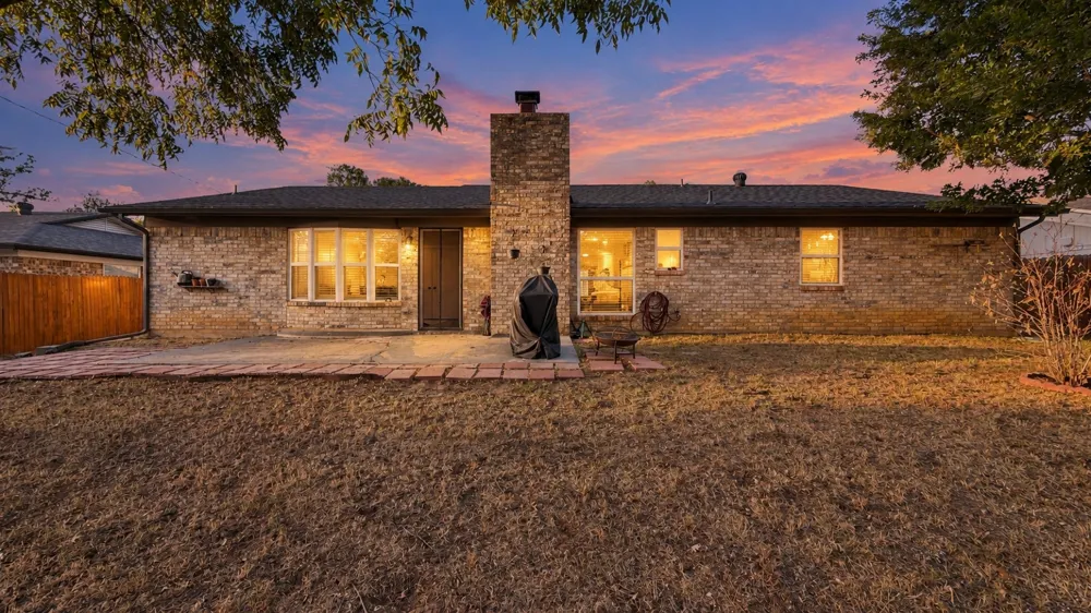 1800 Lexington Place Bedford, TX 76022