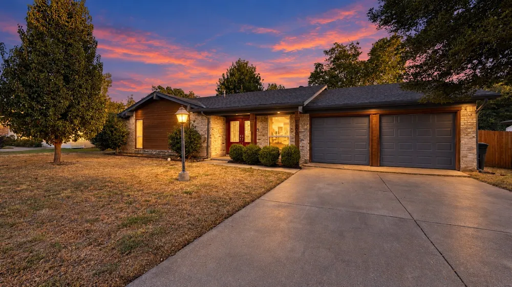 1800 Lexington Place Bedford, TX 76022