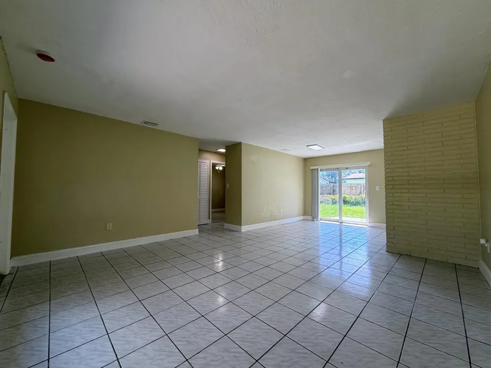 2530 NW 26th Court Oakland Park, FL 33311
