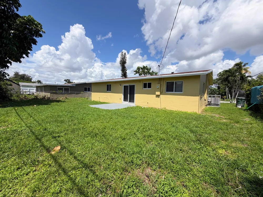 2530 NW 26th Court Oakland Park, FL 33311