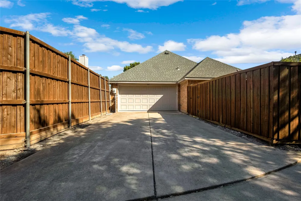 7042 Aspen Creek Lane Dallas, TX 75252
