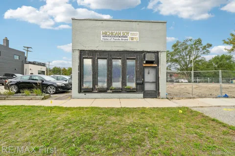1213 Main Street