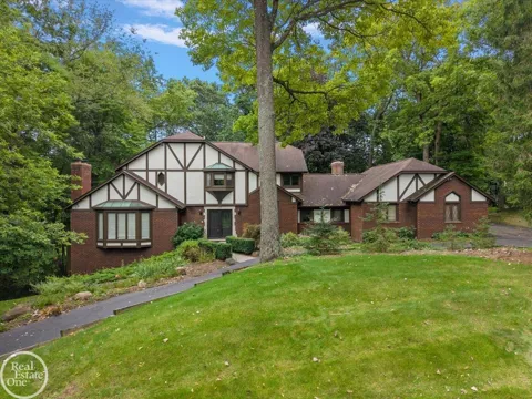 523 Ridgewood Road