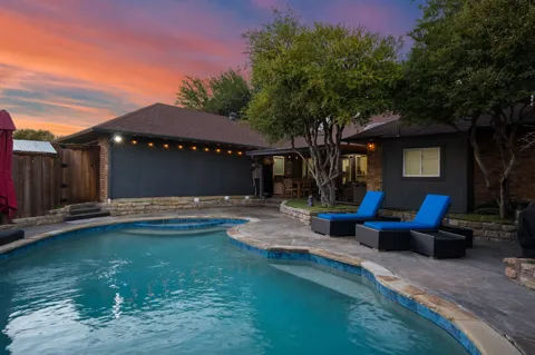 2210 Timberwood