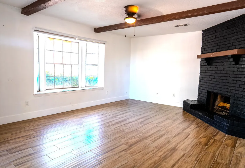 2904 S Fielder Road Arlington, TX 76015