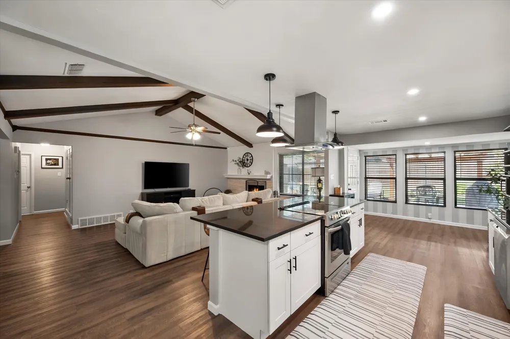 7621 Oak Ridge Drive North Richland Hills, TX 76182