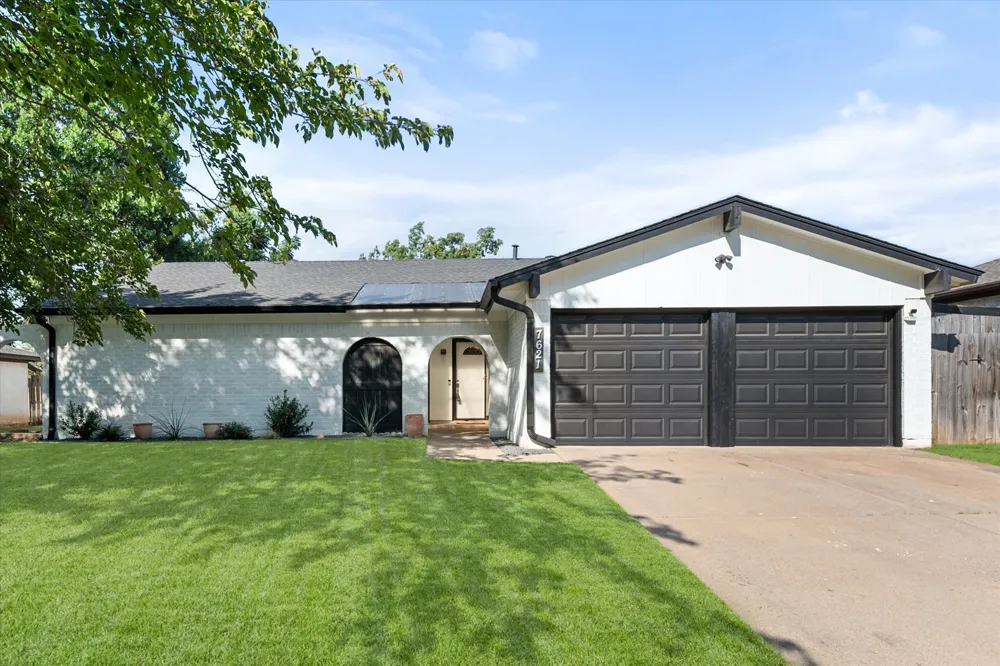 7621 Oak Ridge Drive North Richland Hills, TX 76182
