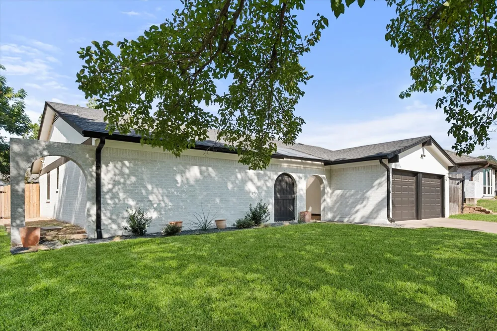 7621 Oak Ridge Drive North Richland Hills, TX 76182