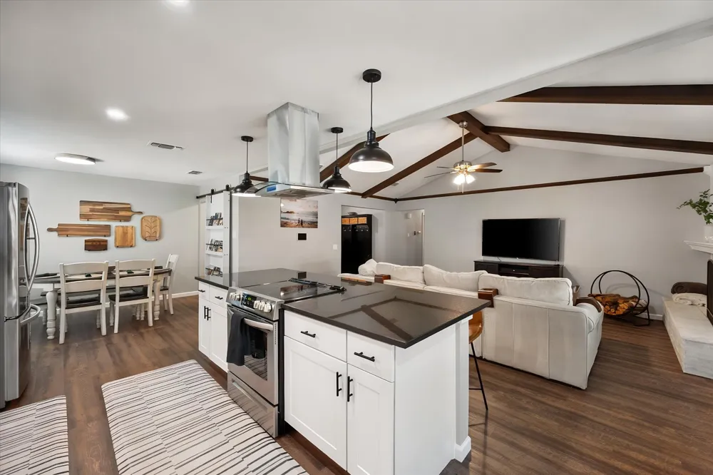 7621 Oak Ridge Drive North Richland Hills, TX 76182