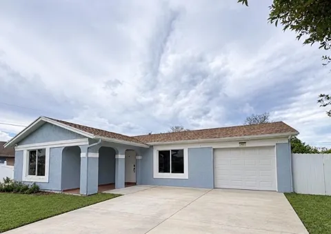 1985 SW Aquarius Lane