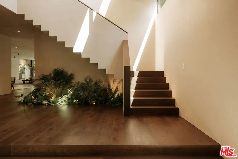3710 Goodland Avenue Studio City, CA 91604