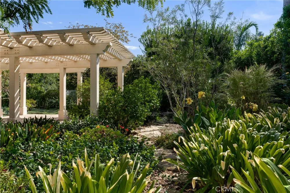 18615 Hillsboro Porter Ranch, CA 91326