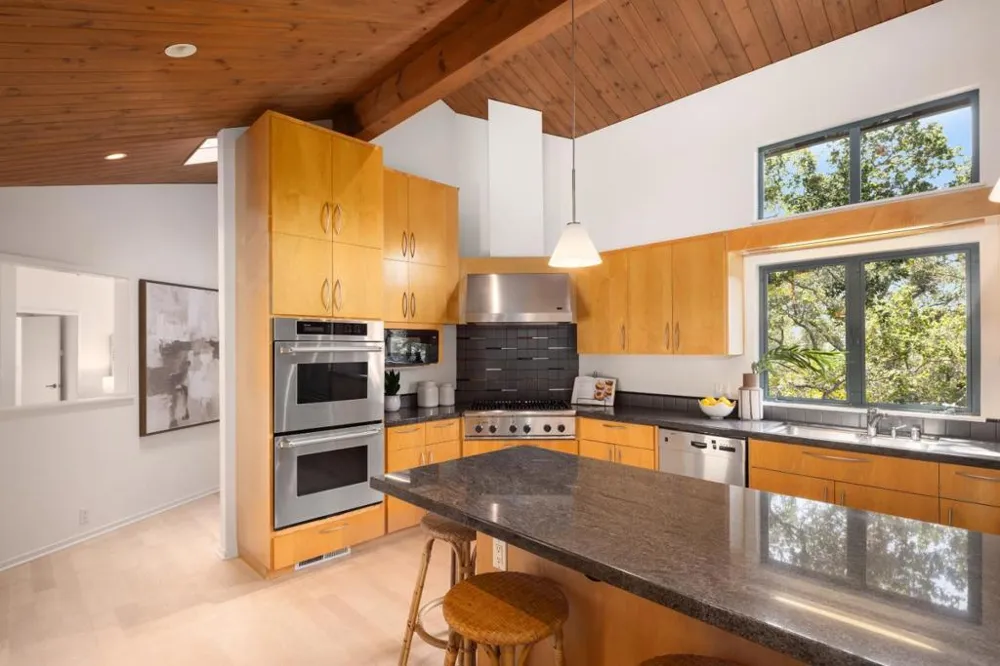 30 Minoca Road Portola Valley, CA 94028