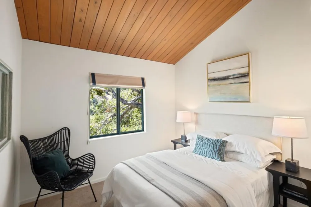 30 Minoca Road Portola Valley, CA 94028