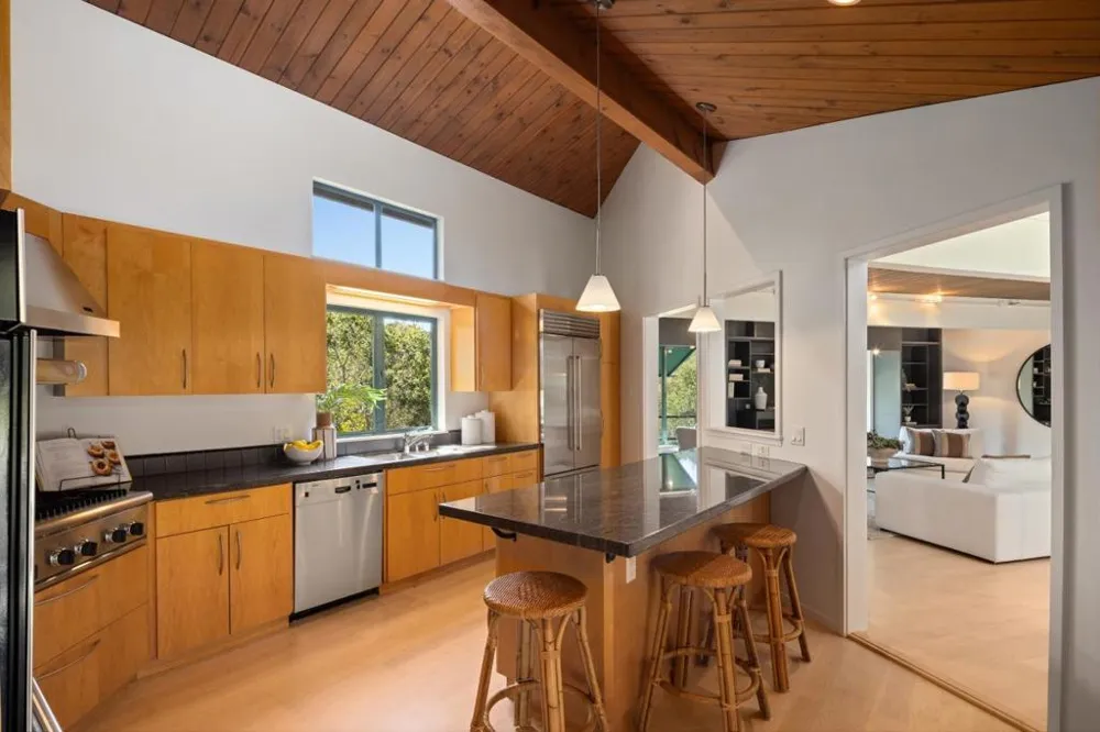 30 Minoca Road Portola Valley, CA 94028