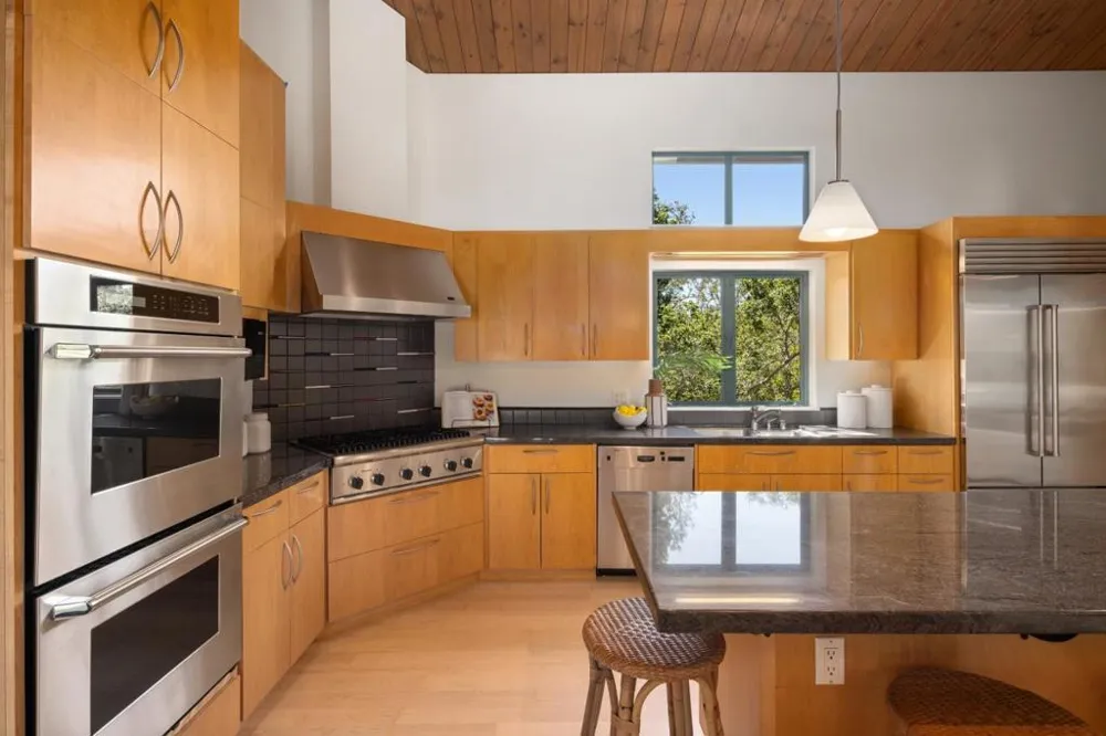 30 Minoca Road Portola Valley, CA 94028