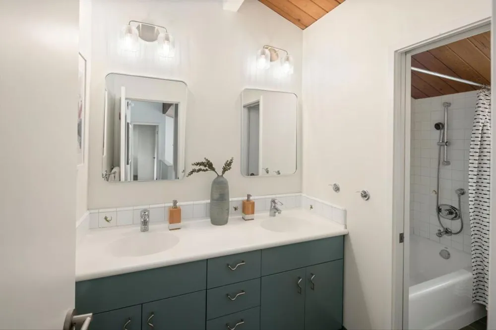 30 Minoca Road Portola Valley, CA 94028
