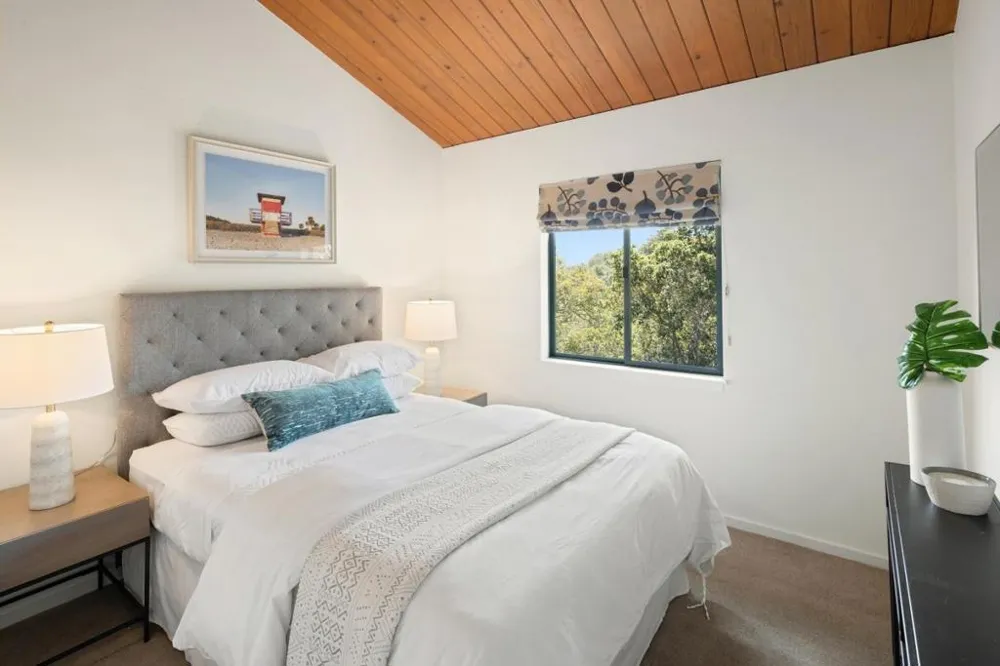 30 Minoca Road Portola Valley, CA 94028