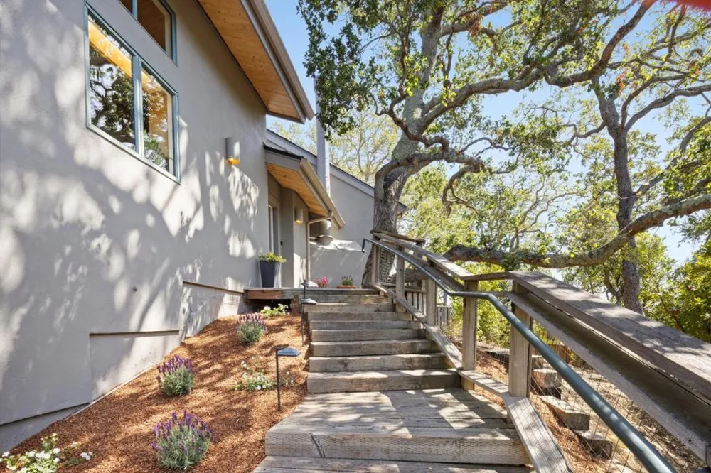 30 Minoca Road Portola Valley, CA 94028