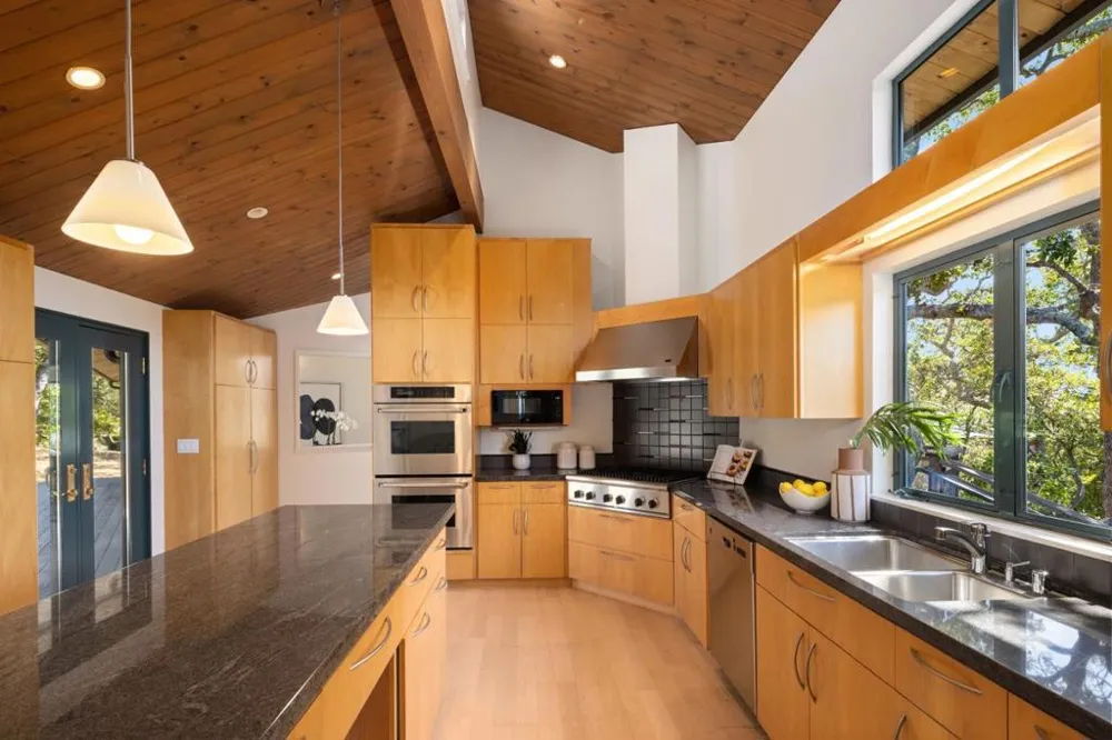 30 Minoca Road Portola Valley, CA 94028