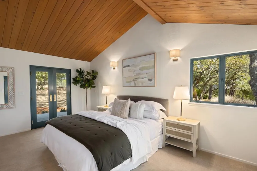 30 Minoca Road Portola Valley, CA 94028