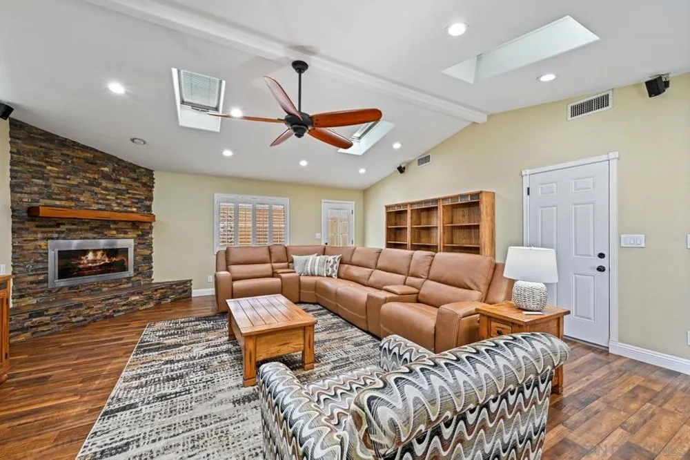 950 Spinel El Cajon, CA 92021