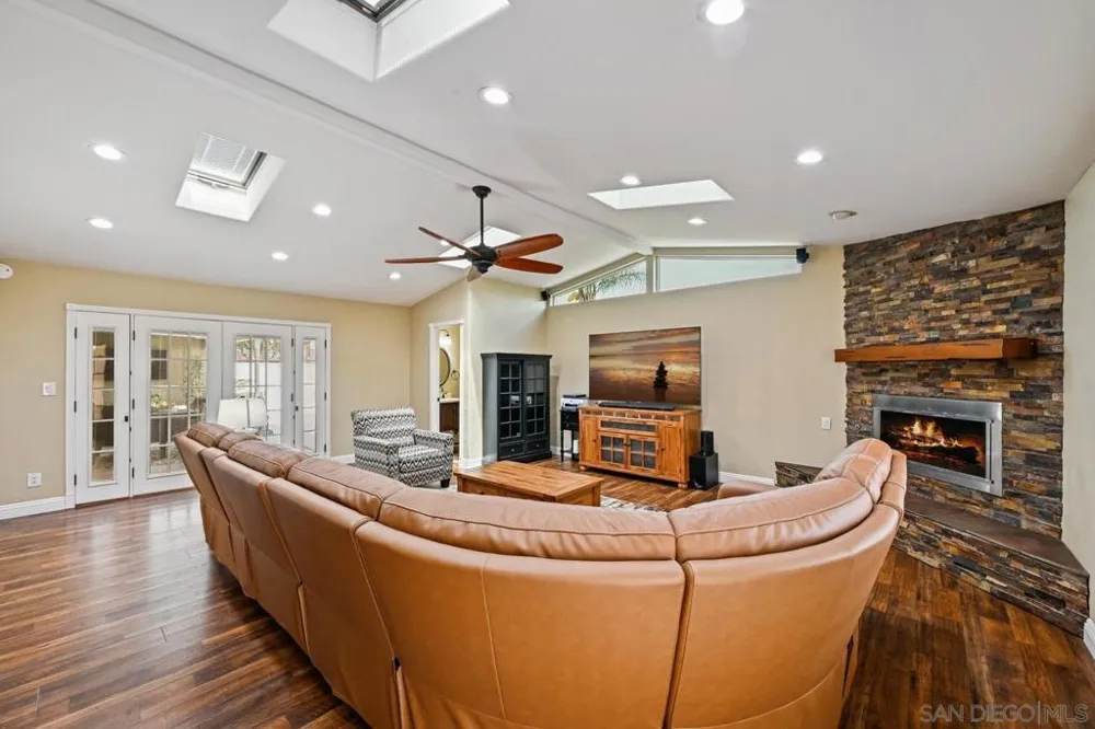 950 Spinel El Cajon, CA 92021