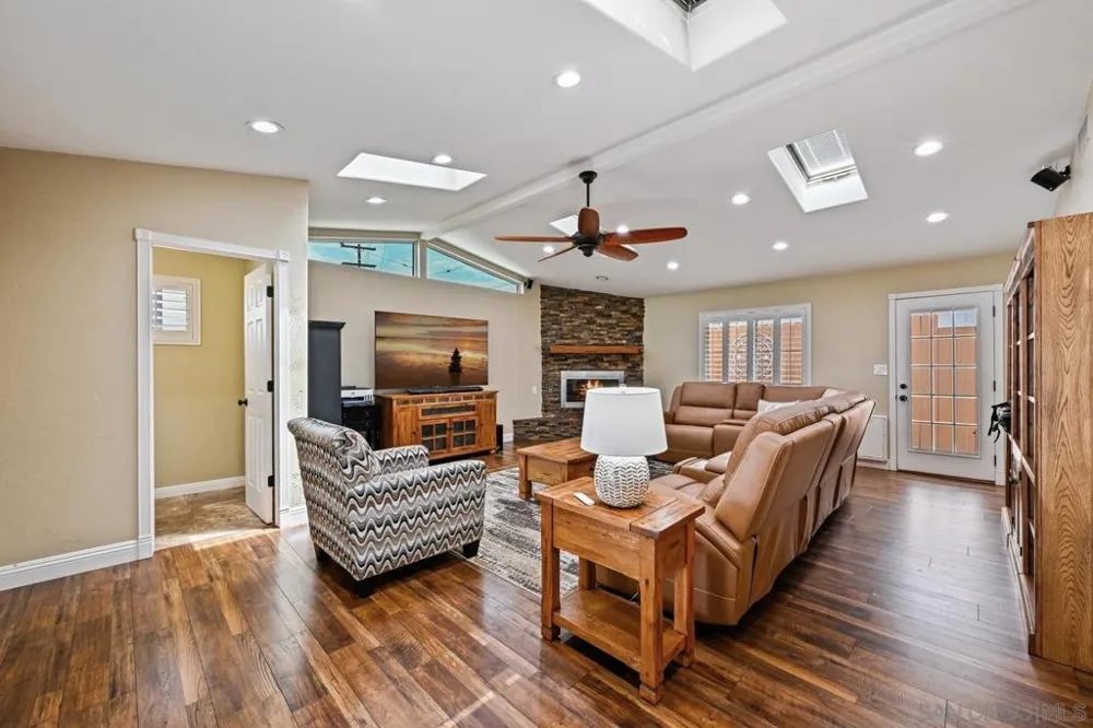 950 Spinel El Cajon, CA 92021