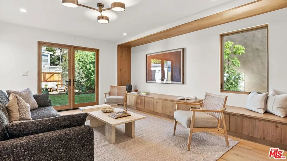 3452 Moore Street Los Angeles, CA 90066