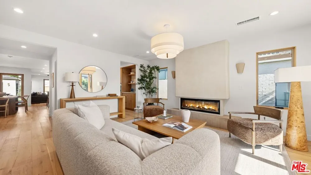 3452 Moore Street Los Angeles, CA 90066