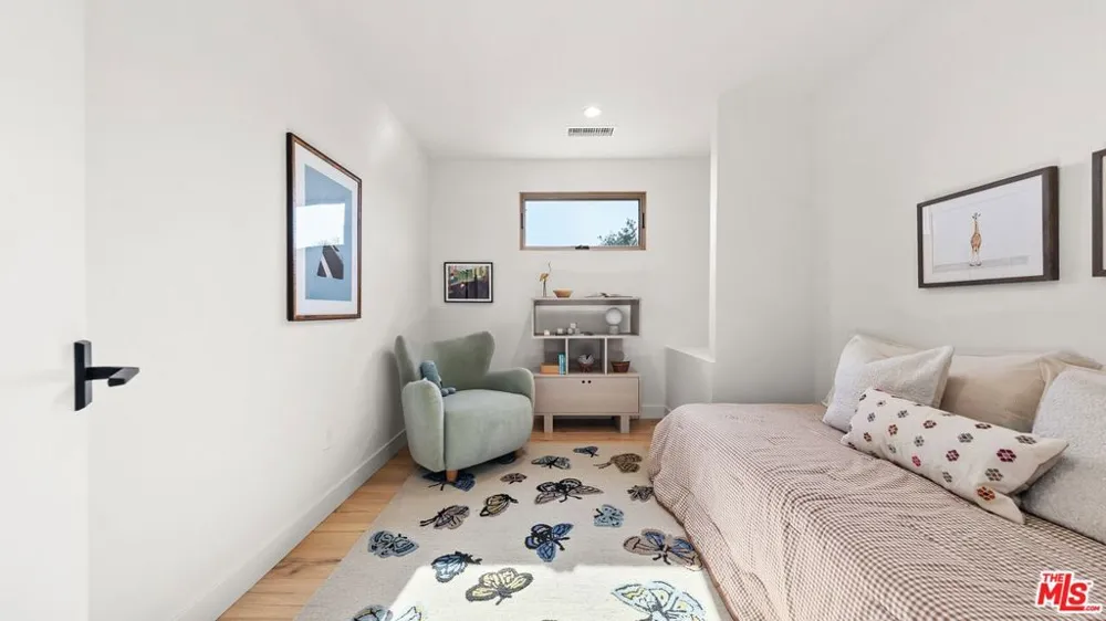 3452 Moore Street Los Angeles, CA 90066
