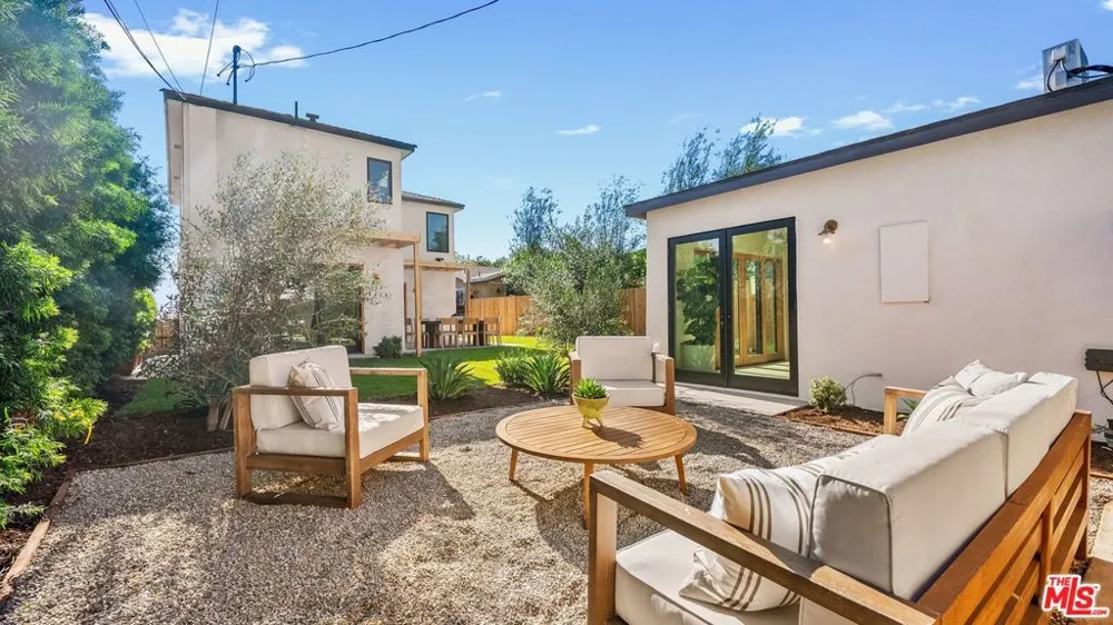 3452 Moore Street Los Angeles, CA 90066