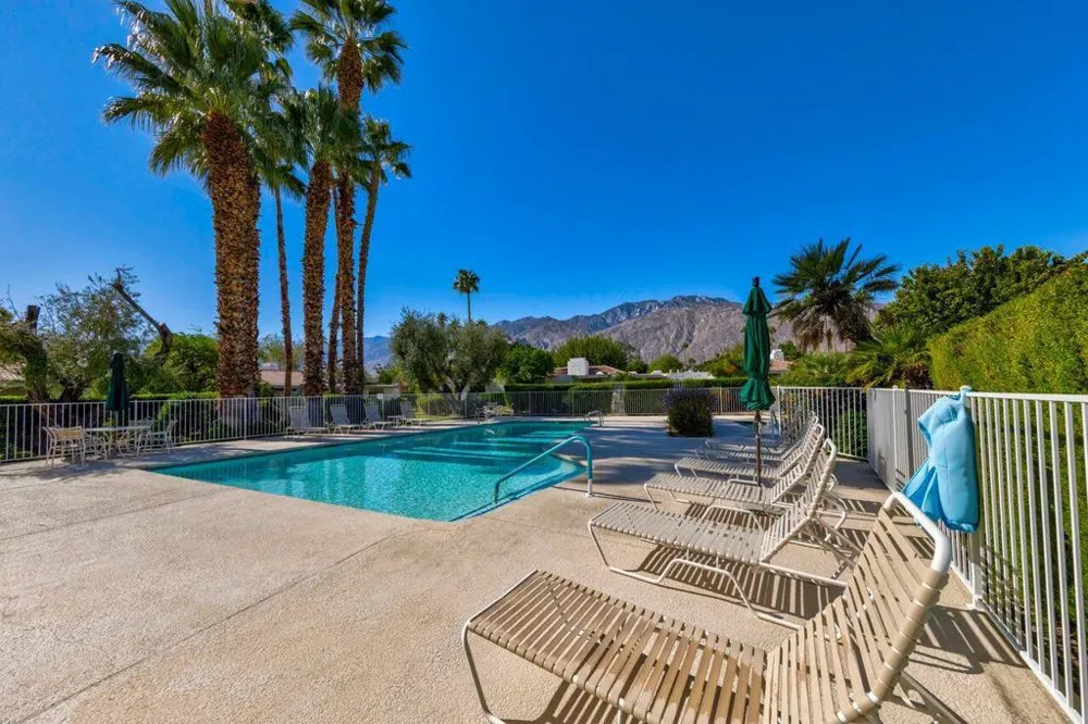 2113 Sunshine Way Palm Springs, CA 92264