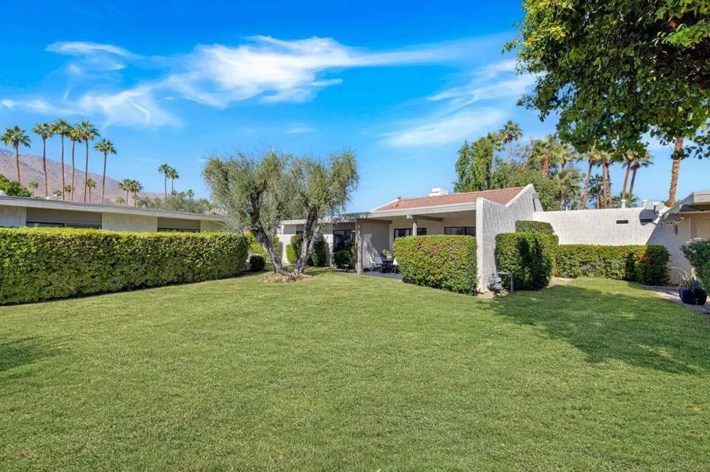 2113 Sunshine Way Palm Springs, CA 92264