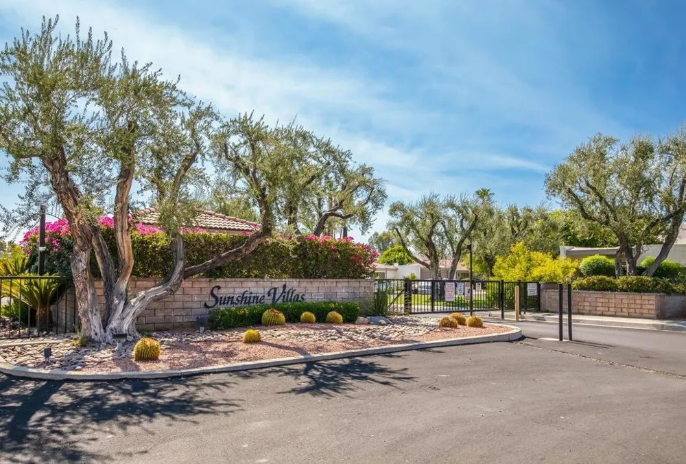 2113 Sunshine Way Palm Springs, CA 92264