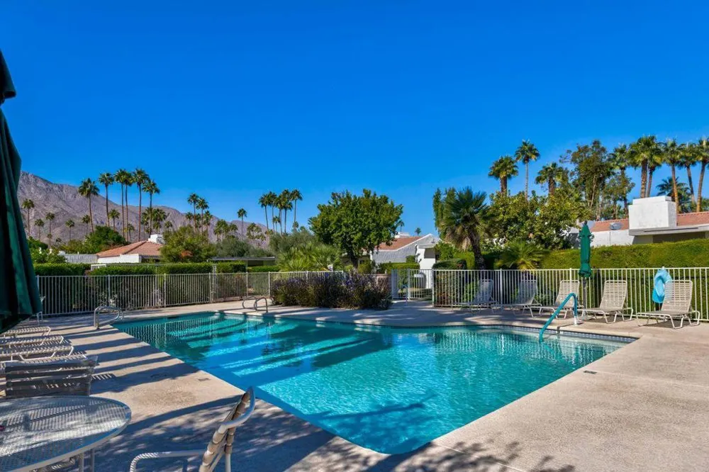 2113 Sunshine Way Palm Springs, CA 92264