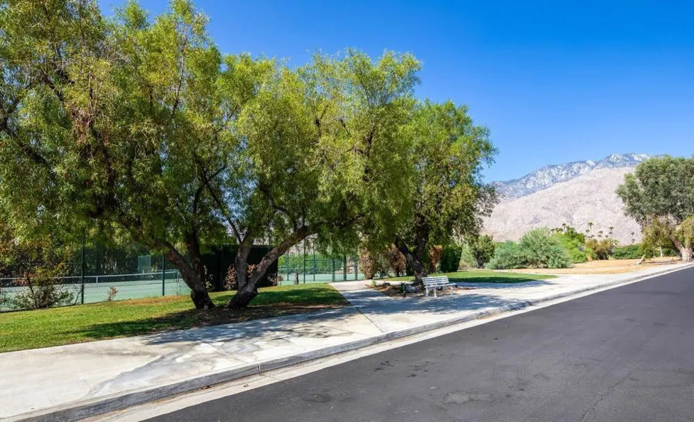 2113 Sunshine Way Palm Springs, CA 92264