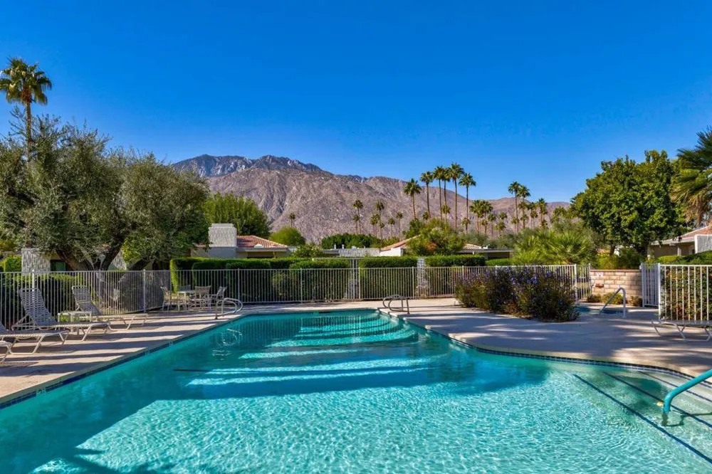 2113 Sunshine Way Palm Springs, CA 92264