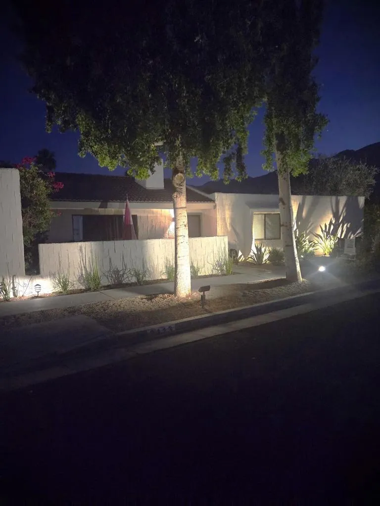 2113 Sunshine Way Palm Springs, CA 92264