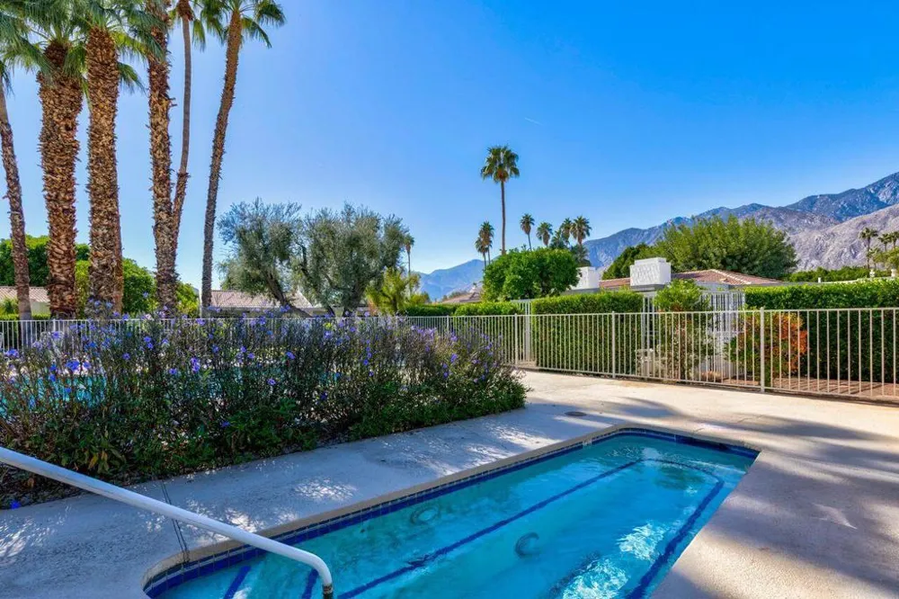 2113 Sunshine Way Palm Springs, CA 92264