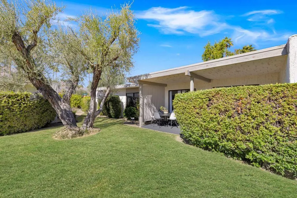 2113 Sunshine Way Palm Springs, CA 92264