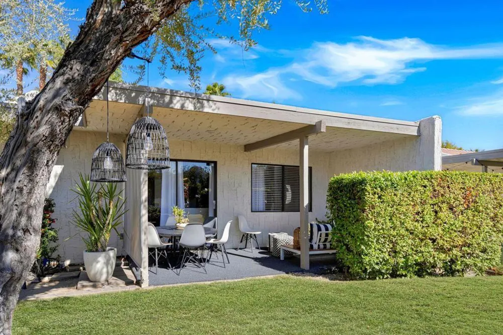 2113 Sunshine Way Palm Springs, CA 92264